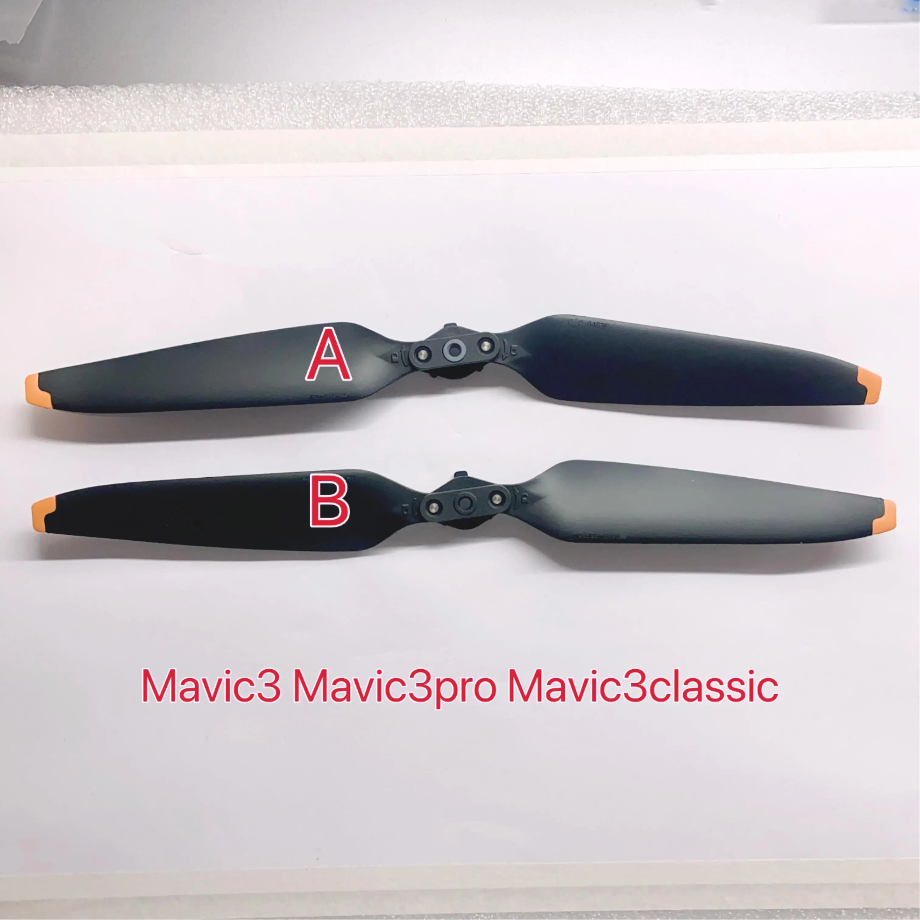Lot de pales silencieuses compatibles DJI Mavic 3, vue détaillée du système de dégagement rapide.