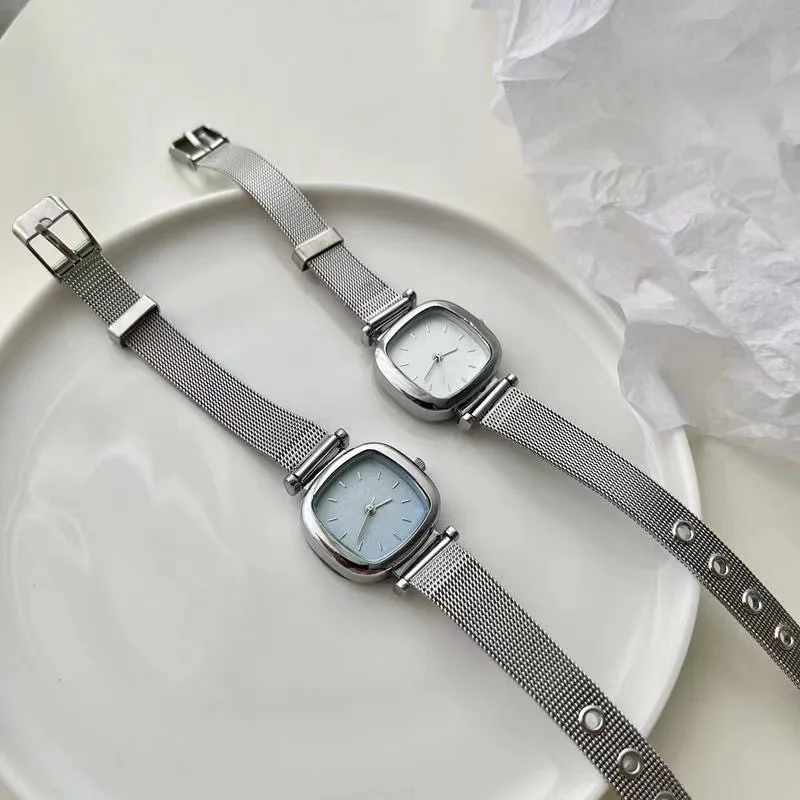 

Стильные роскошные часы с маленьким циферблатом