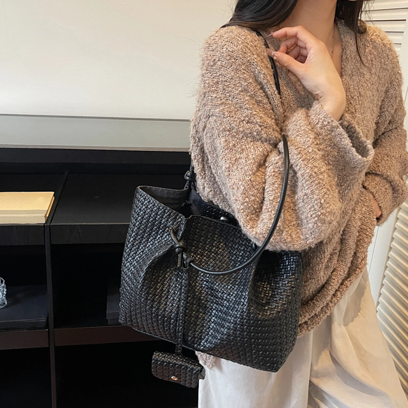 PU Leather Stylish Tote Bag Large-Capacity Simple Underarm Bag Solid Color Woven Armpit Bag Leisure Bag with Matching Wallet