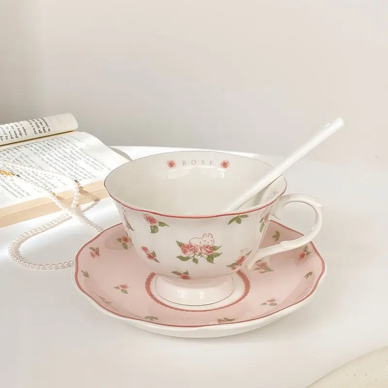 كوب قهوة بتصميم أوروبي انيق