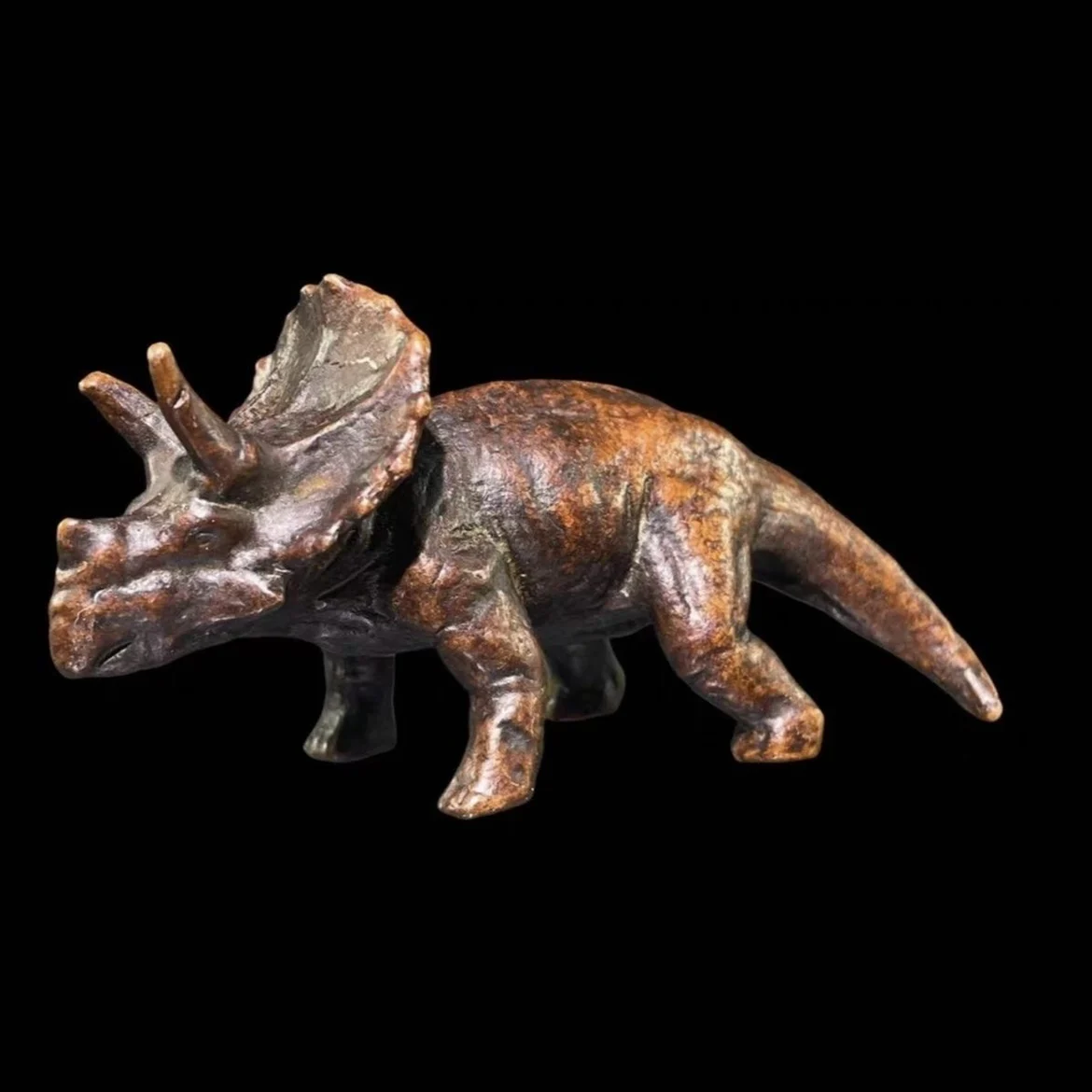 

Collection ornaments, ancient alloy triceratops, dinosaurs, copper handicrafts, jewelry, tea pets, tea table ornaments