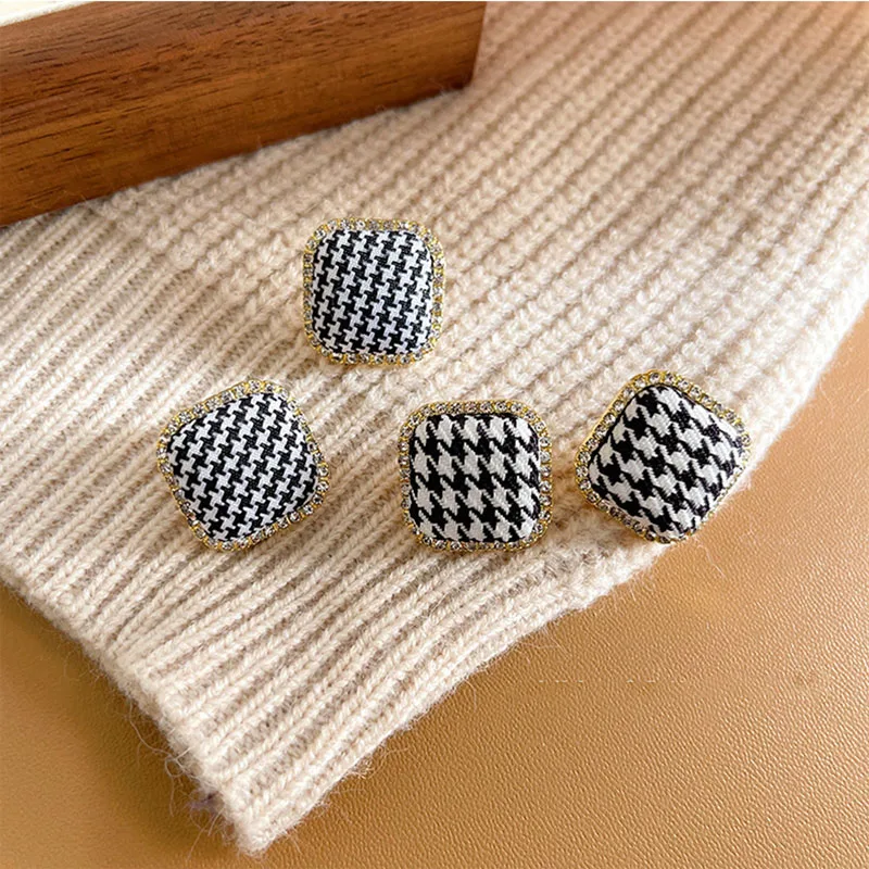 Black White Houndstooth Geometric Square Stud Earrings for Women 2022 New Trend French Retro Elegant Autumn Winter Jewelry Gift