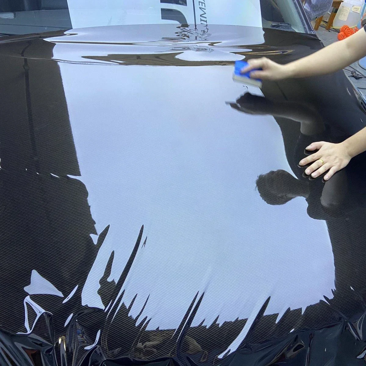 

Водонепроницаемая глянцевая пленка из ПЭТ для автомобиля, углеродная пленка, виниловая оболочка для автомобиля, мотоцикла, капота, крыши, зеркала заднего крыла, спуска воздуха