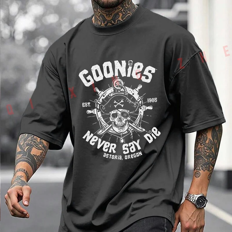 남성용 Goonies Never Say Die Retro 공식적으로 영감을 받은 80년대 영화 로고 아이코닉 스컬 모토 티셔츠 코튼 반팔 O넥 티셔츠