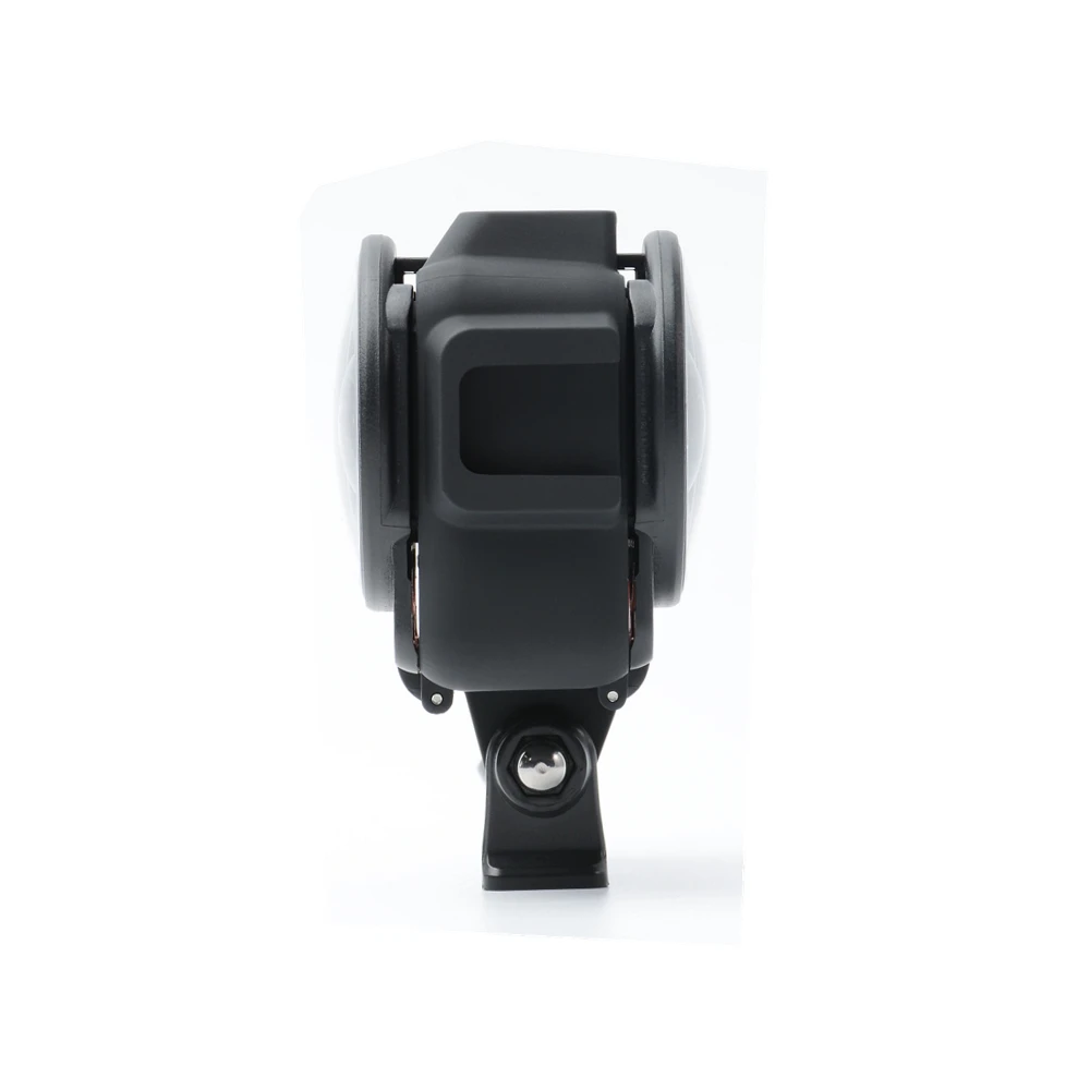 Installation du cadre de protection et miroir sur Insta360 One RS, offrant une résistance aux chocs optimale.