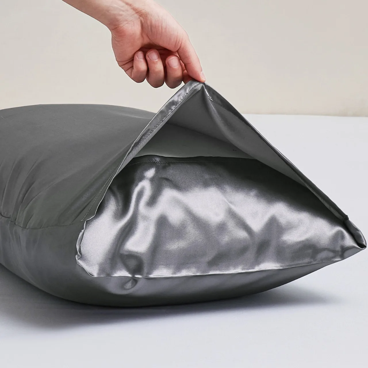 Premium Mulberry Silk Pillowcase for Hair and Skin Protection - Anti-Frizz, Wrinkle-Resistant, and Hypoallergenic