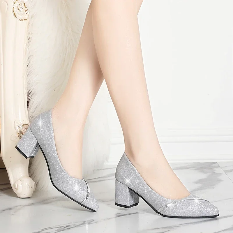 

Женская обувь на толстом каблуке, новинка 2024, модные туфли для мам на весну/лето/осень, женская обувь на высоком каблуке с острым носком