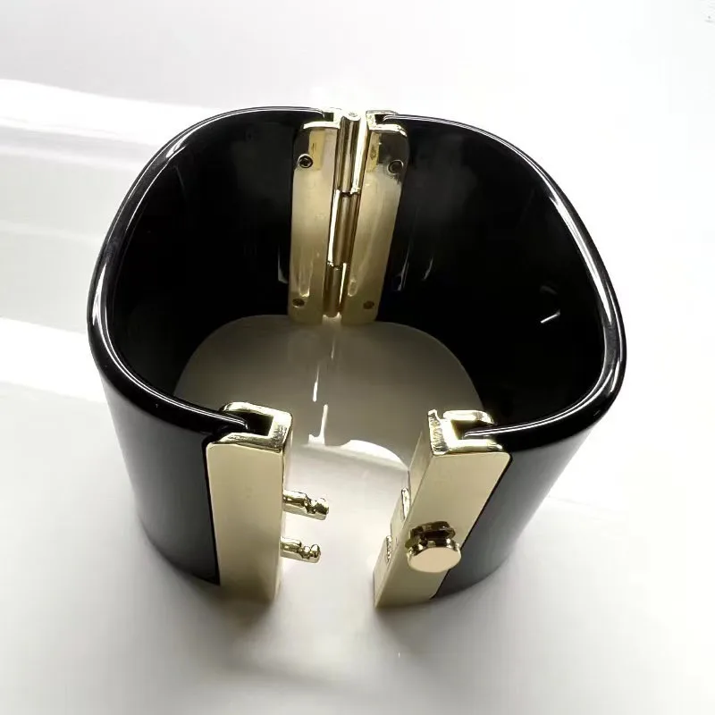 

2024 New Oval Spliced Letter Resin Material Fashion Women's Bracelet