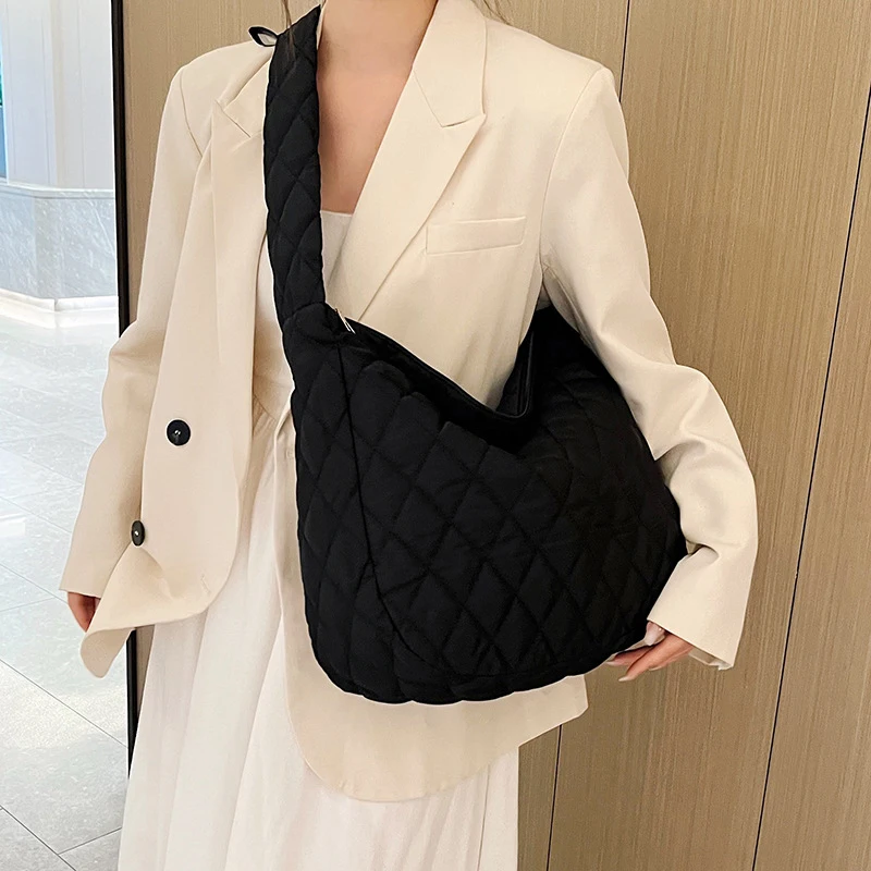 Women Large Capacity Quilted Tote Bag Winter Warm Lightweight Down Cotton Padded Plaid Shoulder Bags Underarm Bags Puffy Handbag