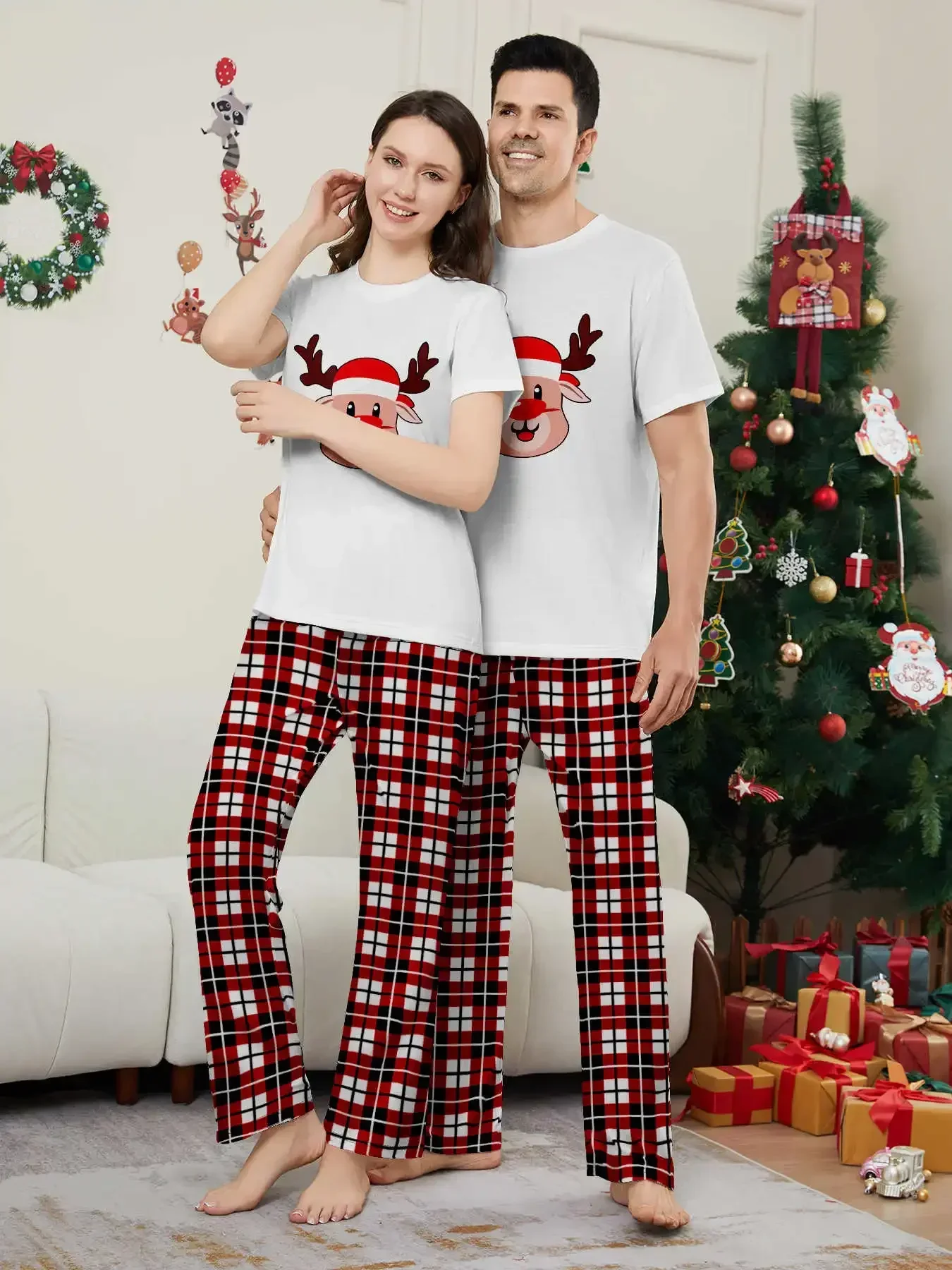 thumbnail image 4 of Conjunto de pijamas navideños familiares con estampado de alce bonito, camiseta de manga corta con cuello redondo y pantalones largos, traje de 2 piezas, ropa de dormir informal suave, pijama de aspec, 4 of 5