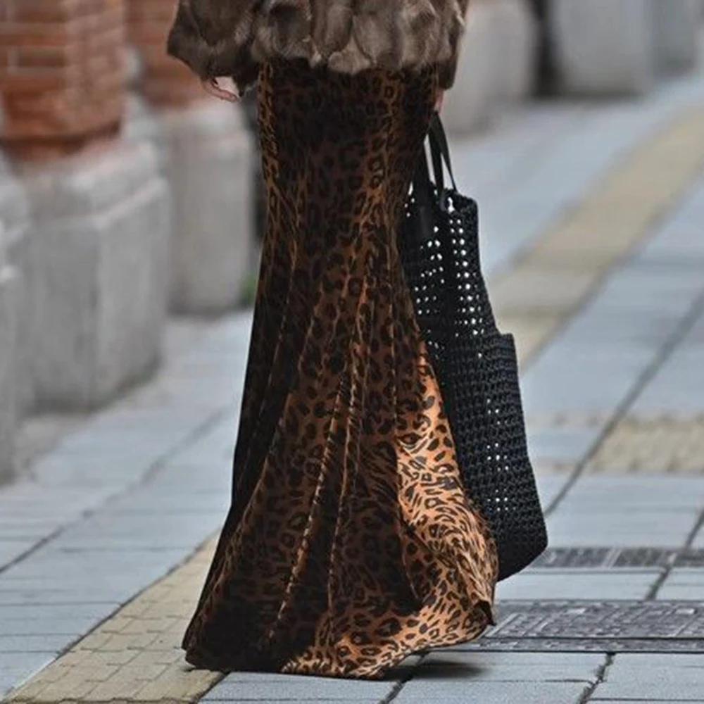 2025 autumn design sense leopard print golden velvet thin super pendulum skirt mopping floor lengthening fishtail skirt 5