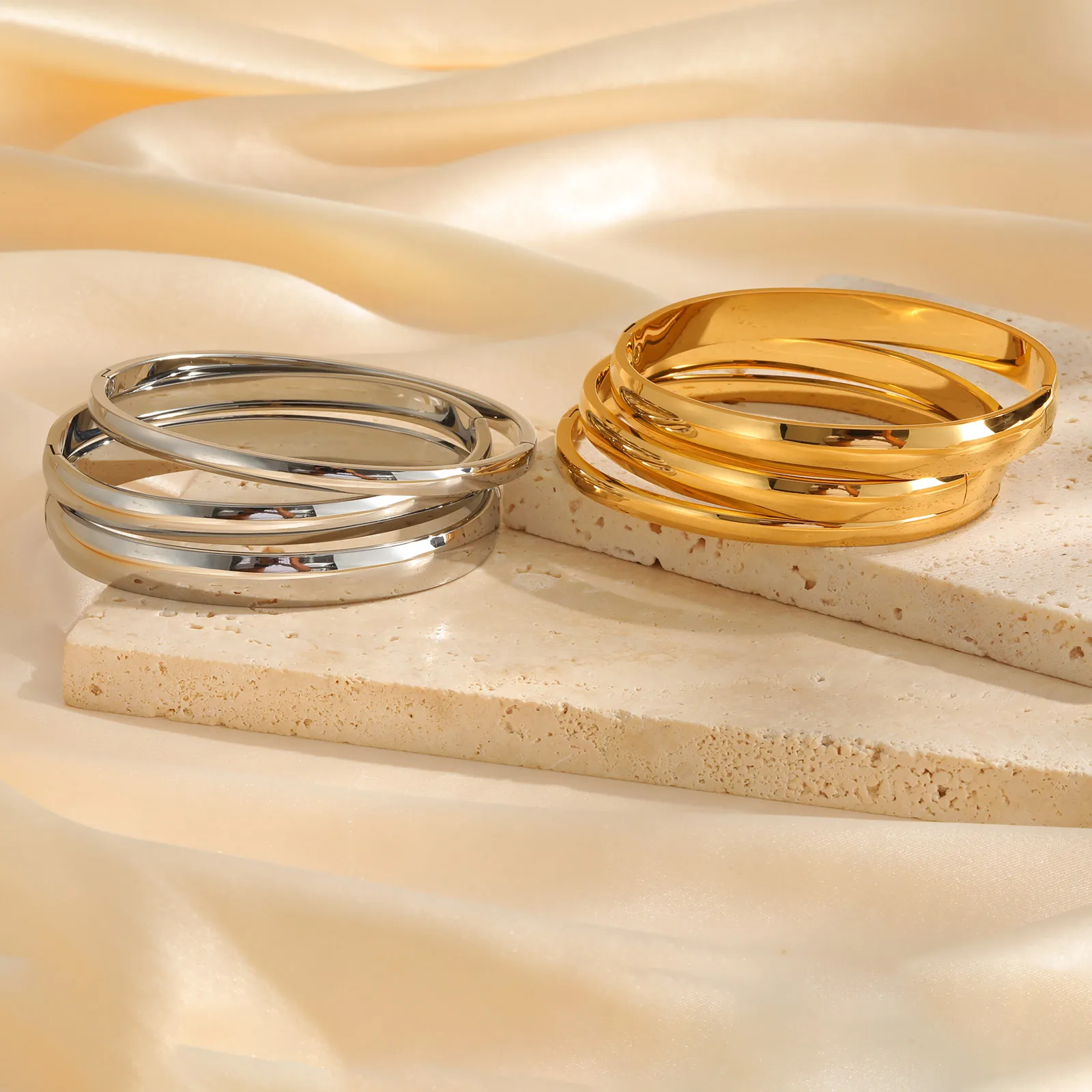 Elegant 18K Gold Plated Stainless Steel Openable Bracelet