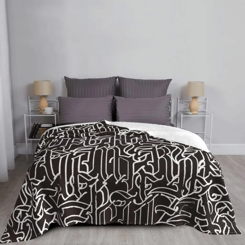 

Одеяло Фланелевое в готическом средневековом стиле с латиноамериканскими буквами, 125*100 см