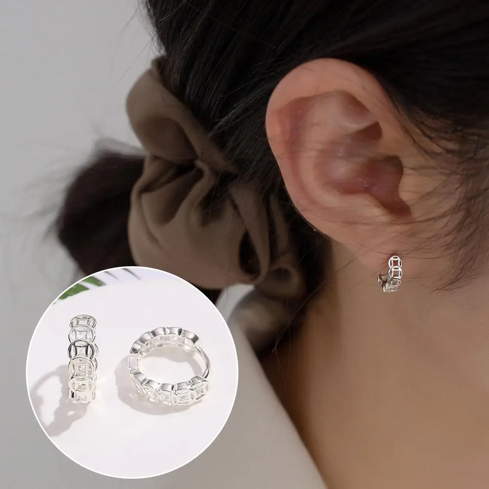 

2024 New Retro Simple Earrings Classical Hollow Ear Buckles Fashion Delicate Jewelry Gifts Accessories For Women H8W6