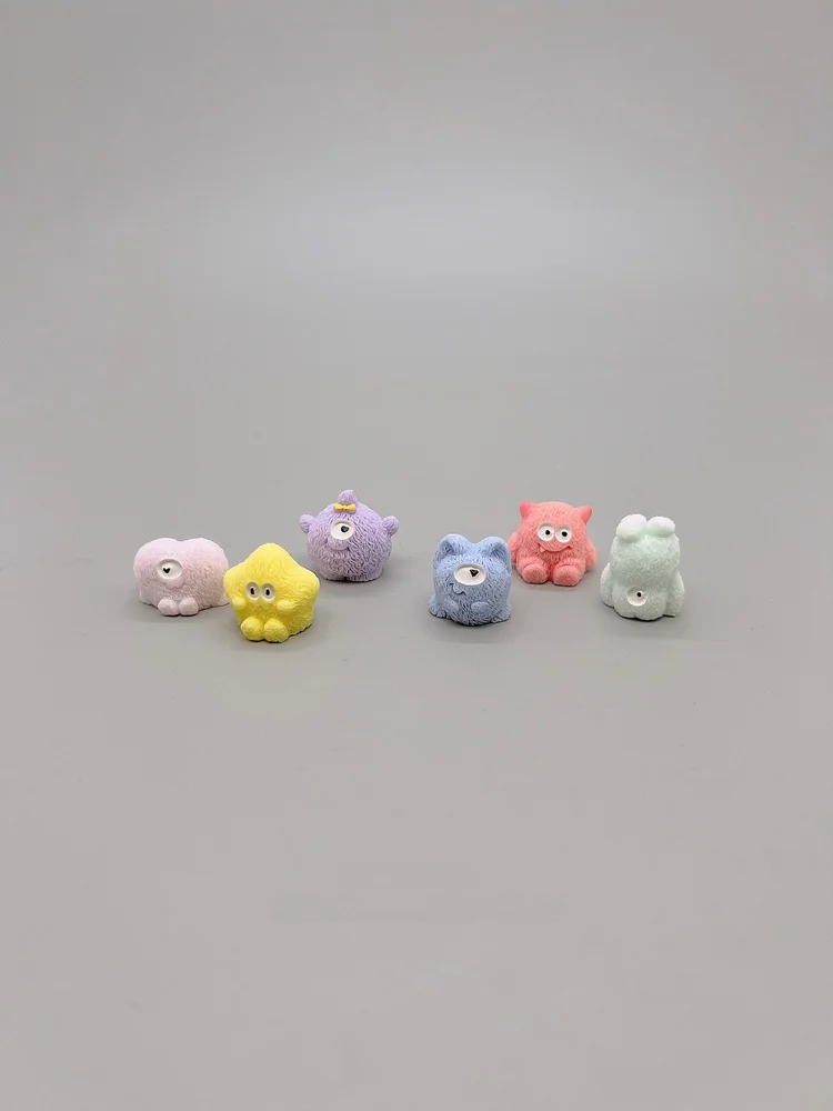 귀여운 작은 괴물 하트 모양의 데스크탑 장식 스트레스 해소 지루함 해소 비즈 사무실 책상 장식품 힐링 선물