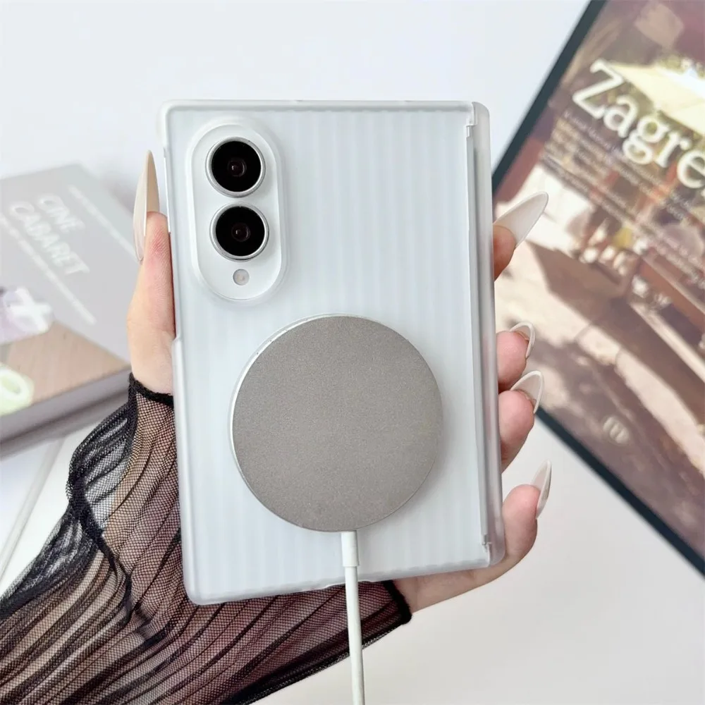 Ultra Luxury Transparent 3D Stripes Corrugated Hinge Protective Case with MagSafe Compatibility