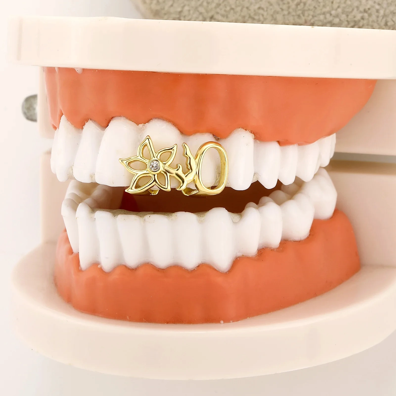 Glossy Double Flower Tooth Jewelry in Gold/Silver