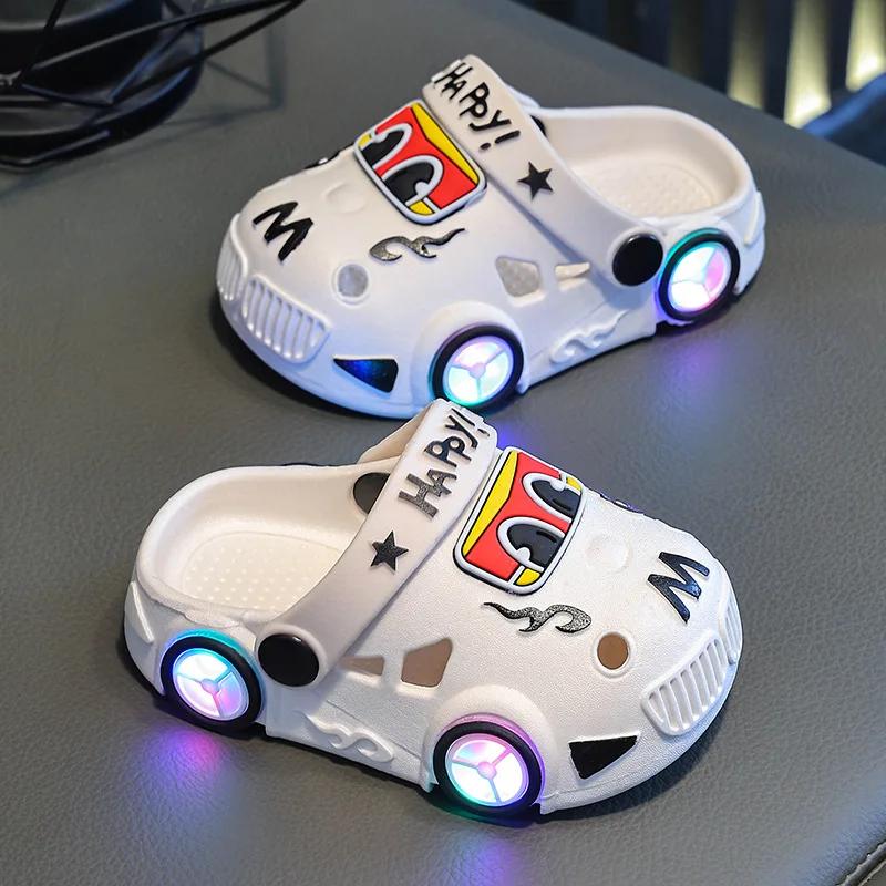 Kinder-Slipper Sommer Neu Jungen Autoform mit Leuchträdern Rutschfest Weiche Sohle Baby Mädchen Strand-Slipper