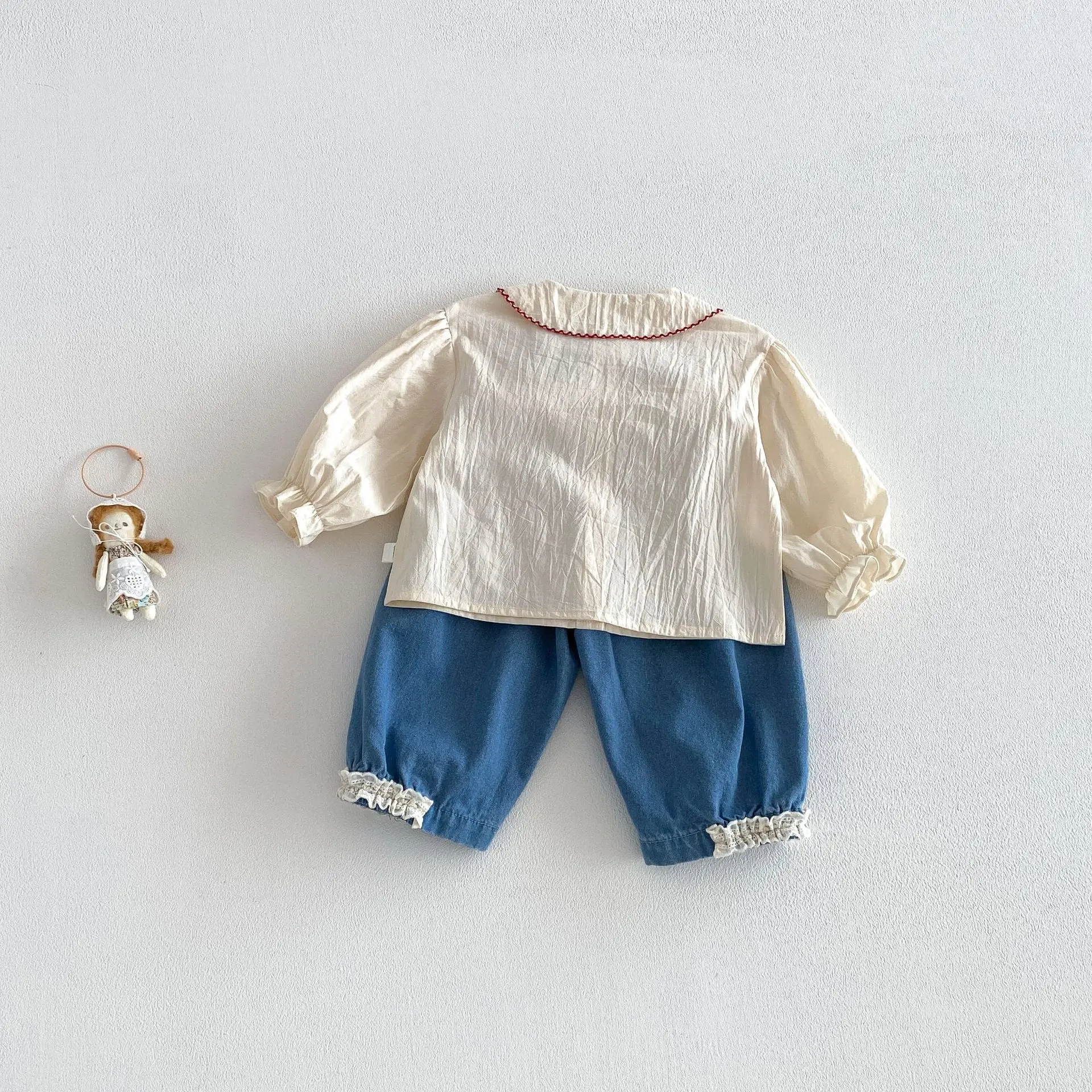 بنطلون جينز للفتيات بخصر مطاطي وحواف دانتيل للأطفال من 0-5 سنوات، موديل ربيع 2026 بأسلوب كوري، ملابس مريحة للفتيات