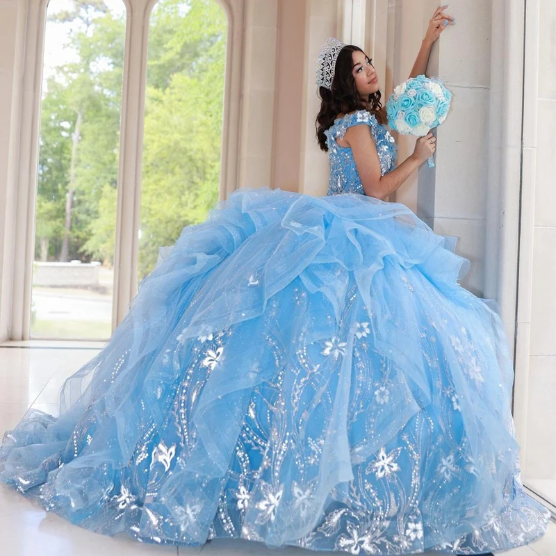 라이트 블루 스위트 16 Quinceanera 드레스 2023 어깨 아플리케 스팽글 꽃 공주 파티 가운 15 Anos