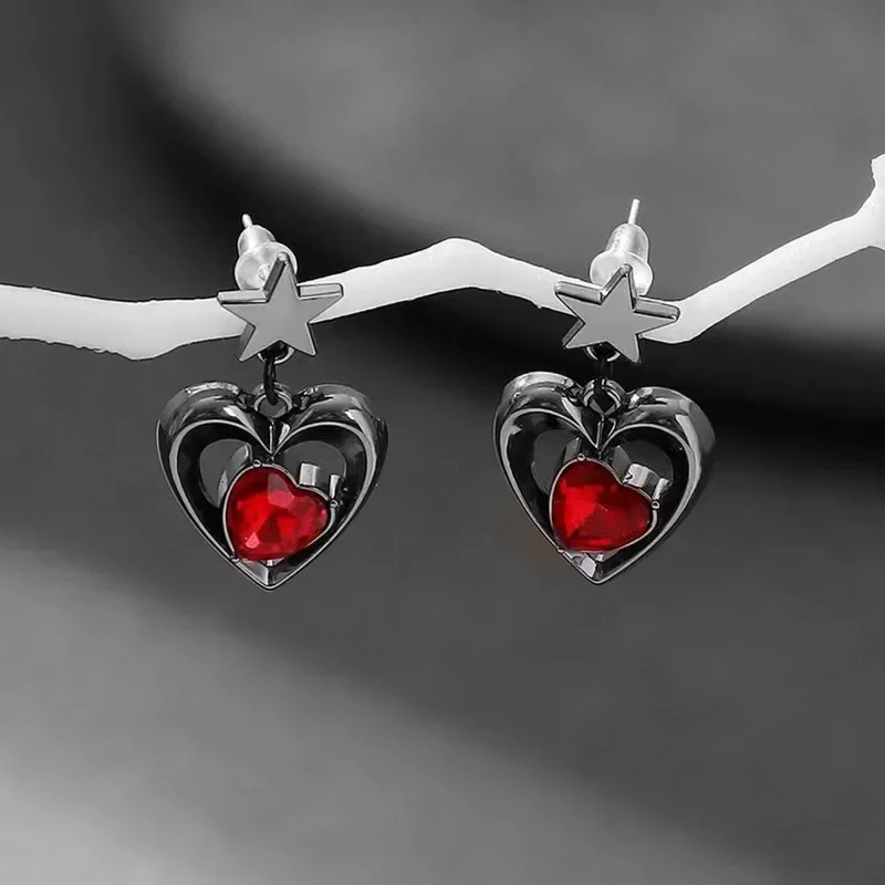 

European and American caring women's earrings, temperament, personality, sweet and cool, spicy girl, punk style hip-hop earrings