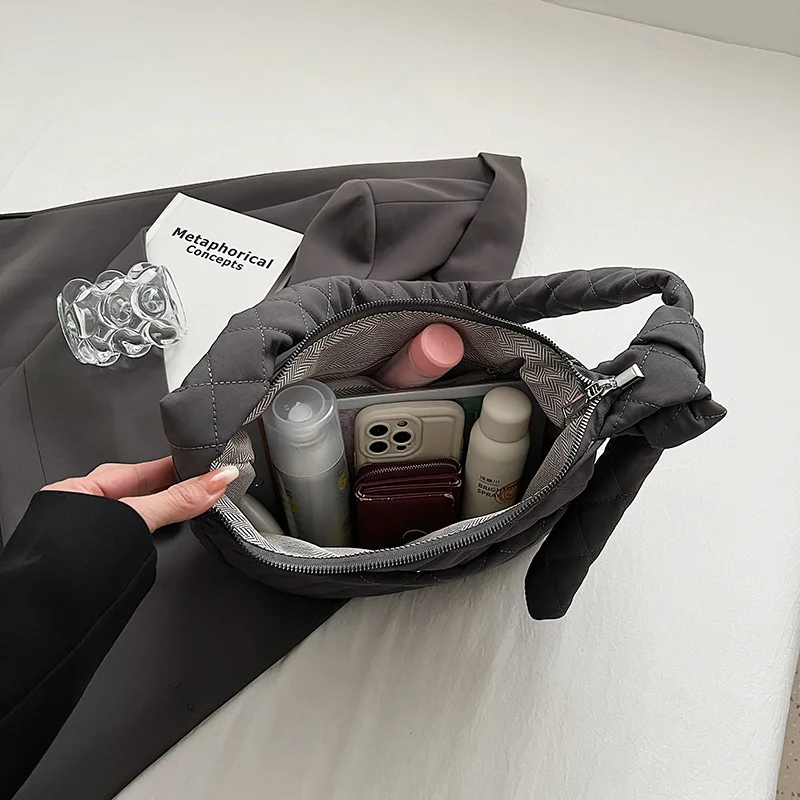 Shoulder Bag New Large Capacity Popular Design Daily Commuting Crossbody Underarm Bag for Women Phone Pouch Coin Purses Card Bag