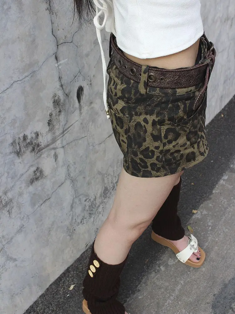DEEPTOWN Leopard Print Shorts Jeans Women Vintage Streetwear Y2k Low Waist Sexy Animal Print Denim Shorts Summer 2024 Fashion
