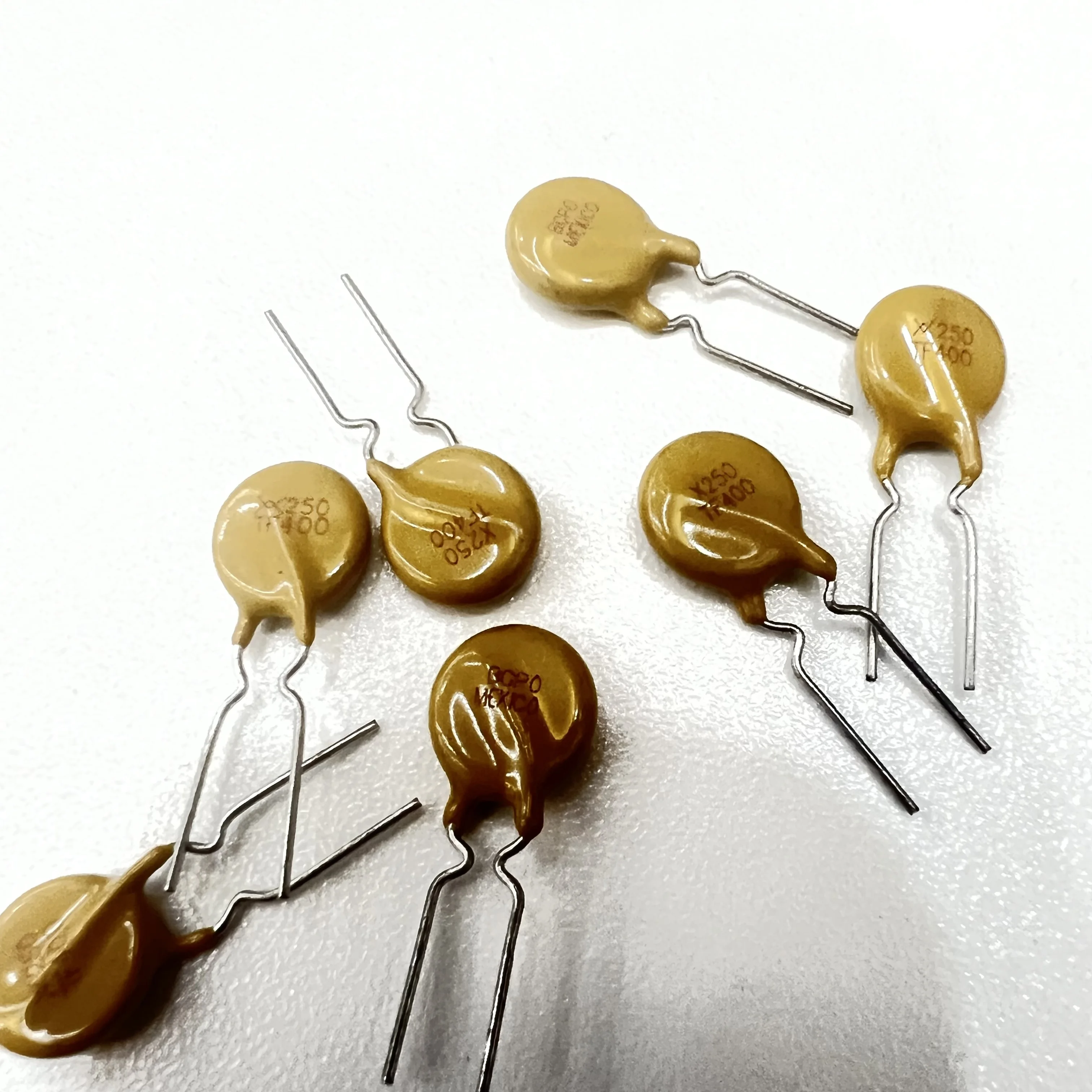 Polymeric PTC Resettable Fuse 60V (250V Int) 400 mA Ih Through Hole Radial, Disc TRF250-400