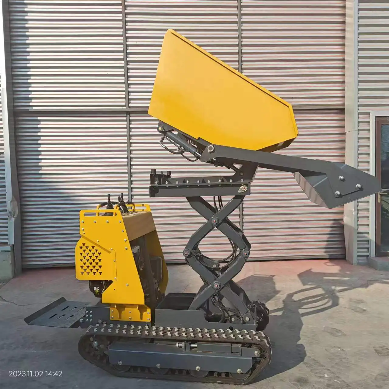 Cina Autocaricante Mini Cingolato Trasportatore Cingolato Dumper In Gomma 500Kg 800Kg 1000Kg Mini Dumper 13.5Hp