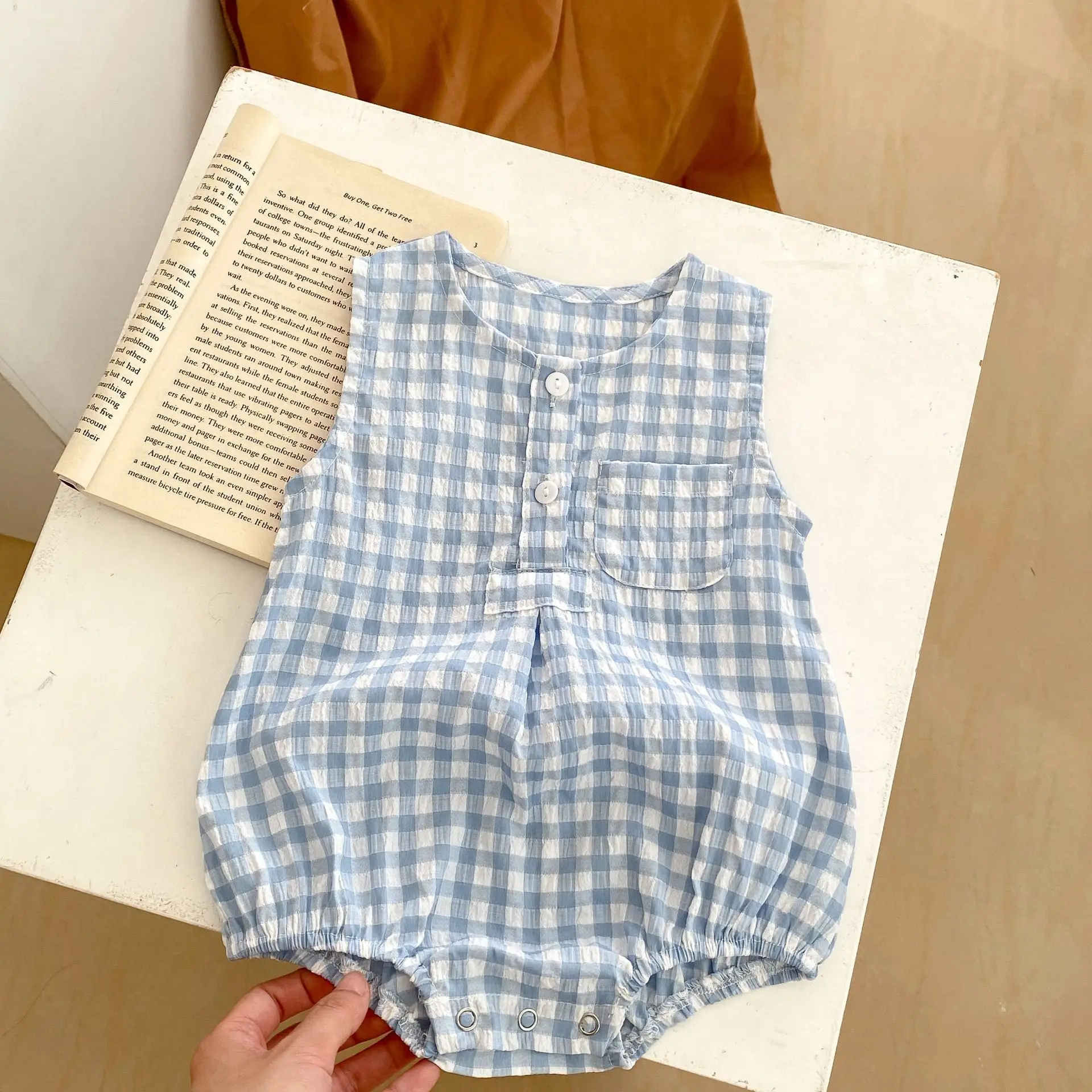 

2023 Summer Baby Boys Girls Plaid Bodysuit Cotton Sleeveless Newborn Jumpsuit Pocket Vest One Piece Casual Loose Infant Clothing