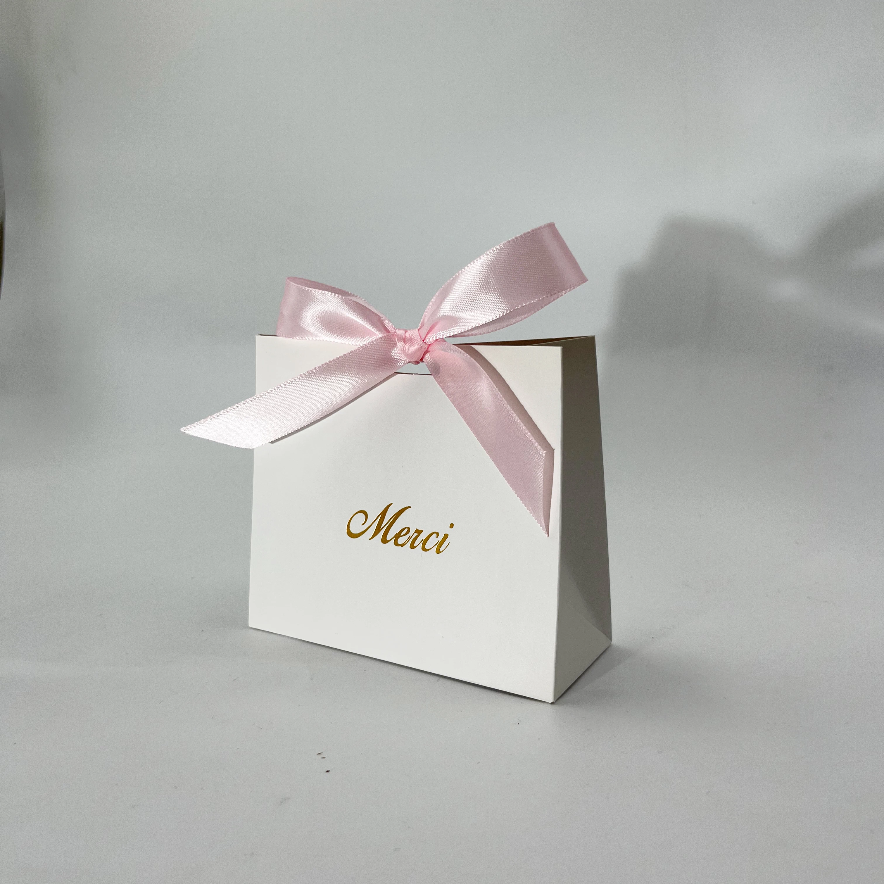 Envío Gratis, Mini caja de dulces blanca, cajas de embalaje de regalo para  Baby Shower, bolsas de dulces, recuerdos de boda, decoración para fiesta de  cumpleaños y Navidad - AliExpress, image size:3024x3024