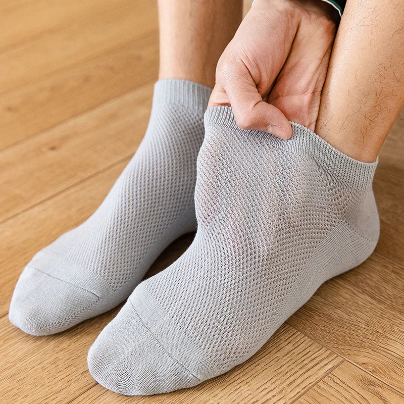

Wholesale of New Solid Color Cotton Socks for Men's Boat Socks, Mesh Breathable Thin, Shallow Cut Short Socks for Men's Socks