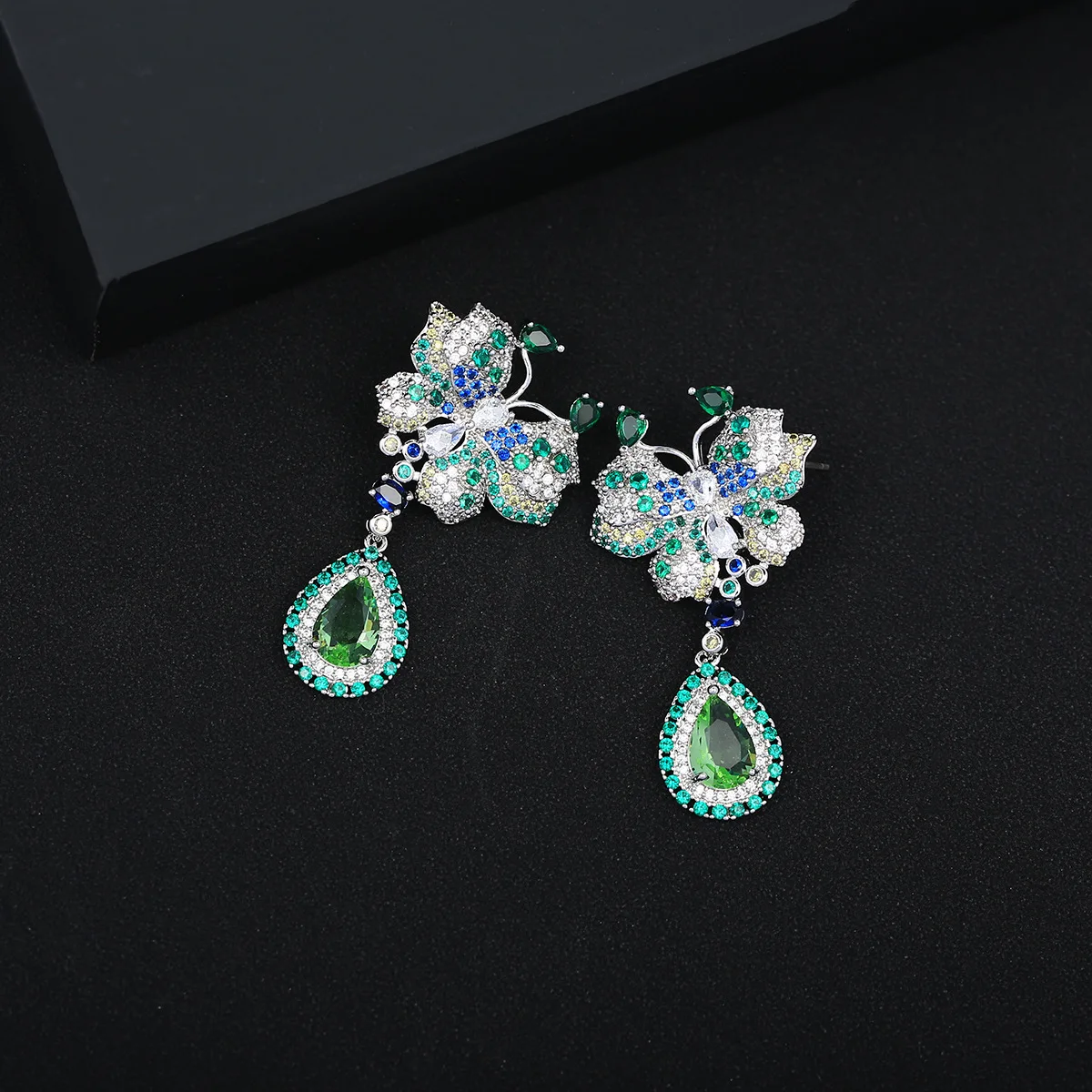 2023 New Luxury Green Cubic Zirconia Crystal Drop Earrings for Women Butterfly Korean Fashion Wedding Banquet Party Arab Jewelry