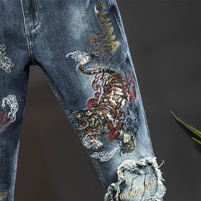 Рисунок 3 - 2024 красивые уличные джинсы с вышивкой