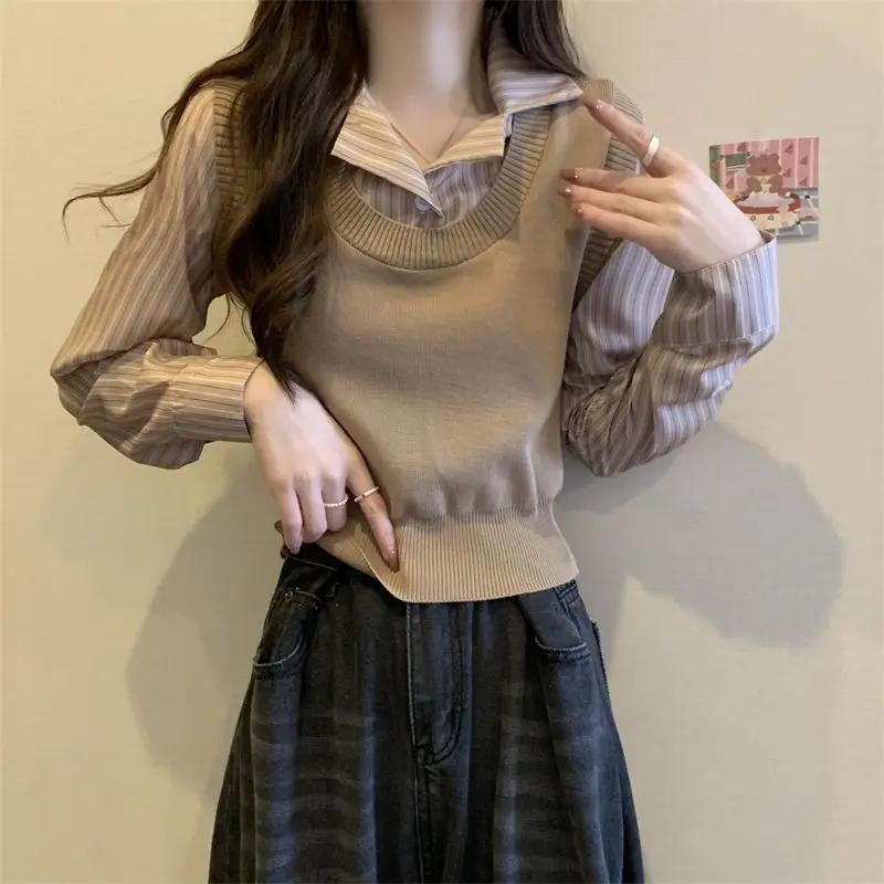 

Fake Two Piece Knitted Shirts for Women Spring and Autumn 2023 Design Sense Sweater Spliced Shirt Striped Long Sleeve Sweater