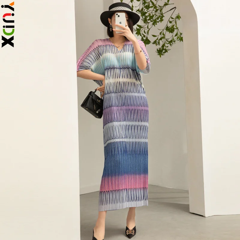 

YUDX Miyake Fashion Temperament Loose Plus Size Dress Retro Printing Bat Sleeve V-neck Pleated Long Dress 2024 Early Spring New