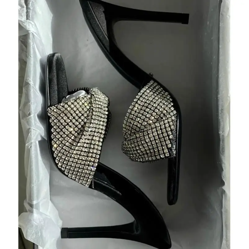 2023 sandali con tacco alto Twist In cristallo di lusso muli In donne nere scarpe eleganti da banchetto con scollo a barchetta Slip-on