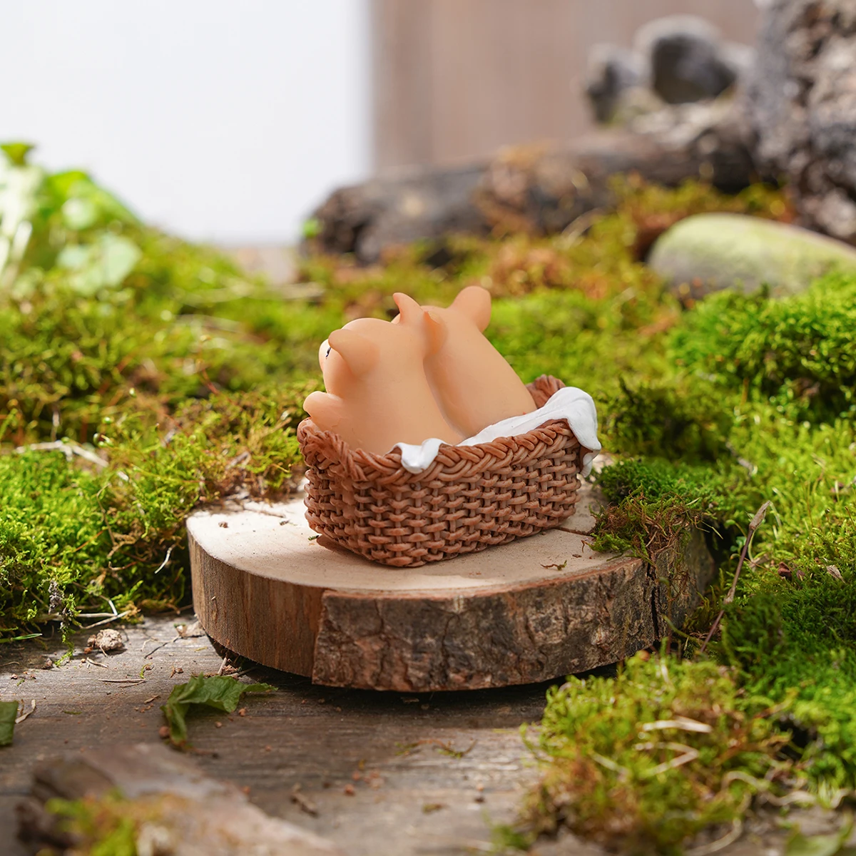 Charming Two Pig Figurine for Garden Landscaping & Decor