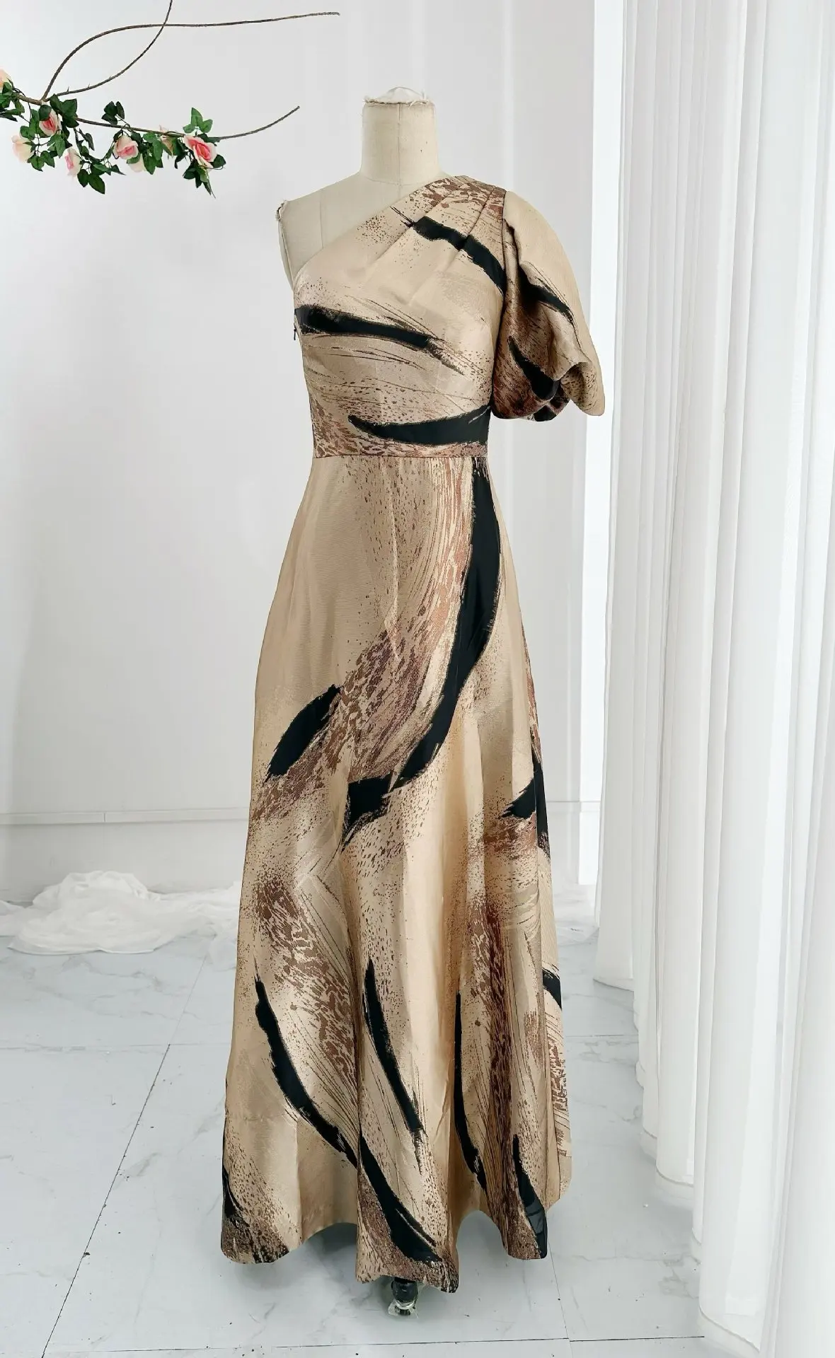 

Khaki Color -Based Short -Sleeved Short -Sleeved WaistShowing A Banquet Party Evening Dress Skirt M2088