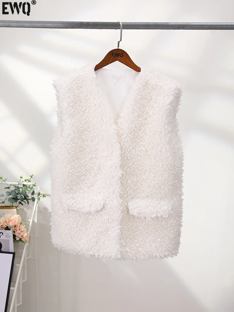 

[EWQ] Simple White Faux Fur Sleeveless Lamb Wool Vests Thick Warm Casual Oversize Tank Tops Waistcoats 2024 Spring Winter U5637