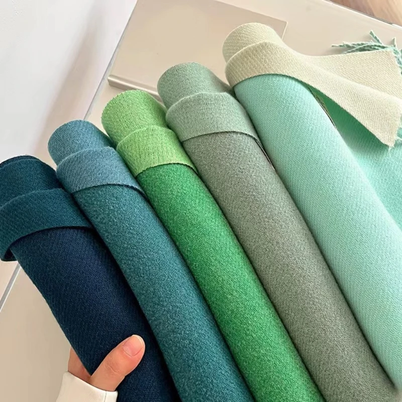 Рисунок 4 - Двусторонний шарф с бахромой по краям для девочек