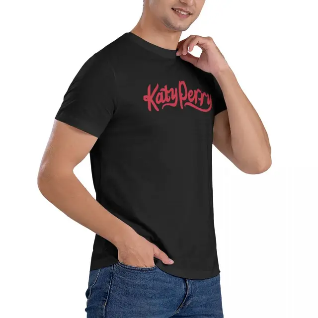 Camiseta Vermelha Masculina com Estampa Katy Perry: O Presente Perfeito 3 Camiseta Masculina Vermelha com Estampa Katy Perry