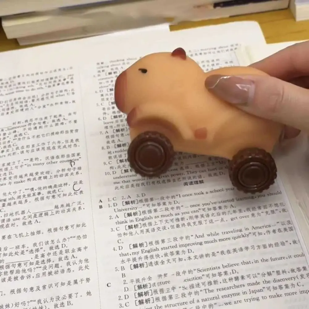 Funny Capybara Car Squishy Toy Elongation Cartoon Stress Relief Toys Decompression Toys 3