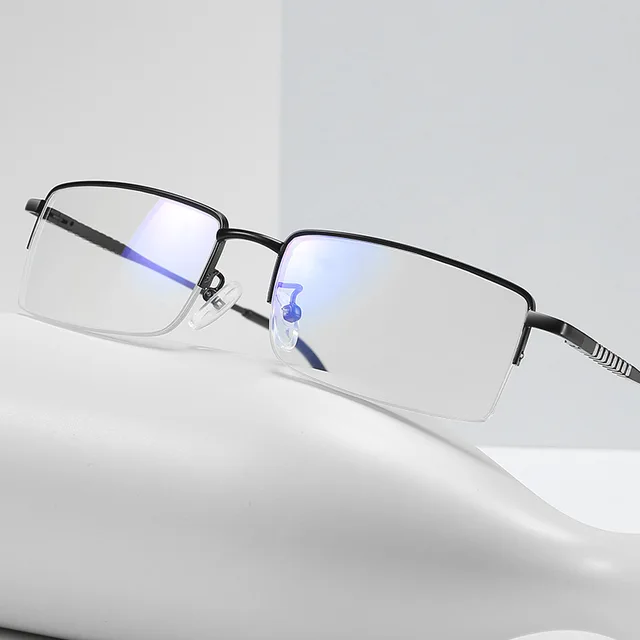 이 안경은 블루 라이트 방사선을 방지하는 남성용 근시 안경 림입니다.