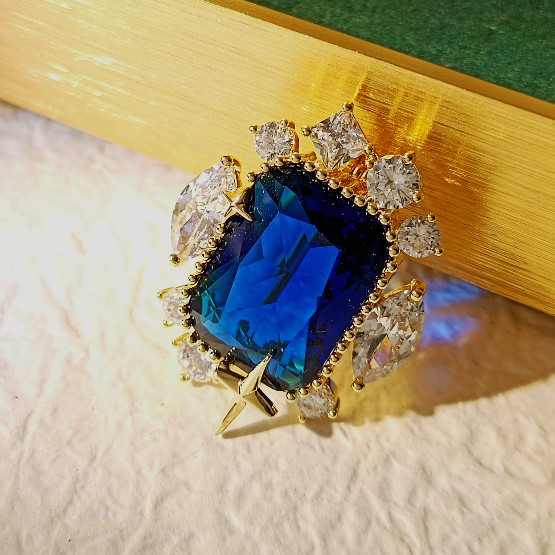 Stunning Cluster Stylish Blue Stone Art Deco Collar Pin Lapel Accessory