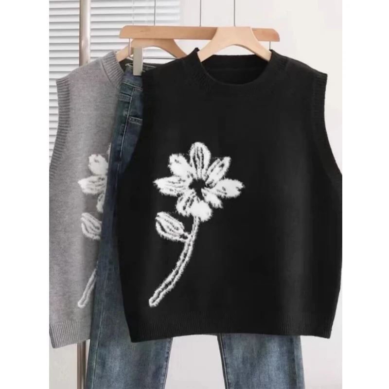 

Women Korean Fashion Embroidered Sleeveless Chic Y2K Sweater Vest Female Simple Casual O Neck Loose All Match Knitted Waistcoat