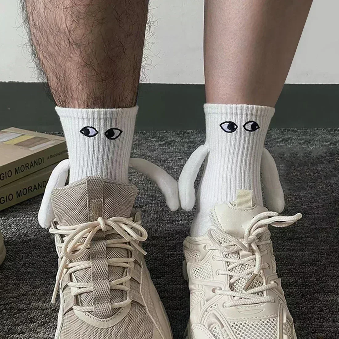 

Fashion Funny Creative Magnetic Attraction Hands Black White Cartoon Eyes Couples Socks 2 Pair Club Celebrity Couple Socks Ins