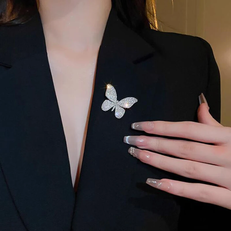 Elegant Temperament Crystal Brooch Pins For Women Shiny Rhinestone Butterfly Corsage Fashion Wedding Party Jewelry Best Gift