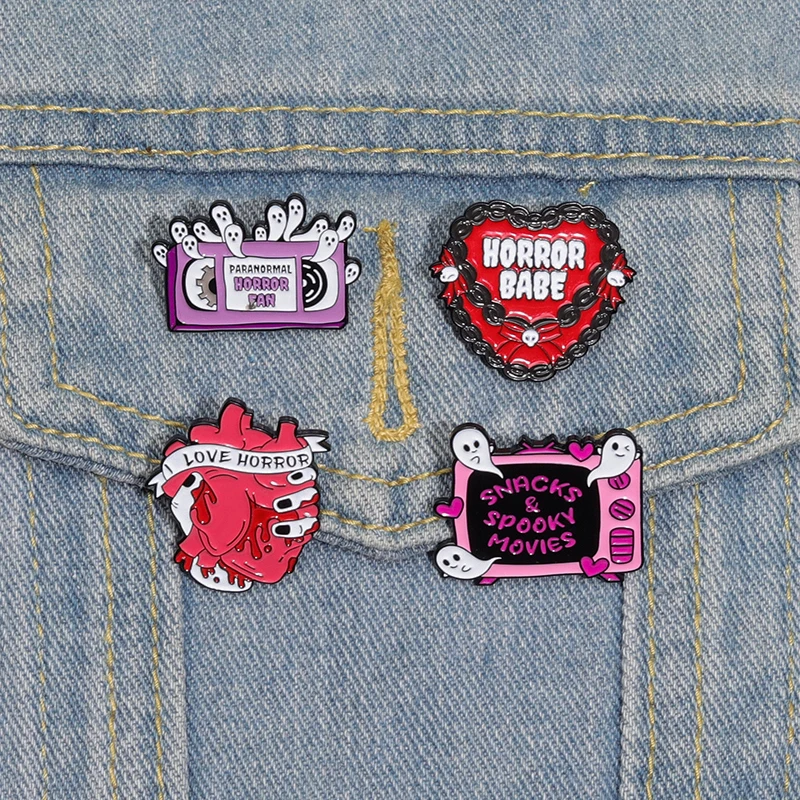 Ghost Horror TV Herz Band Video Emaille Pins 80er Jahre Horror Thema Halloween Boo Broschen Dekor Zubehör Rucksack Revers Abzeichen – Detail 3
