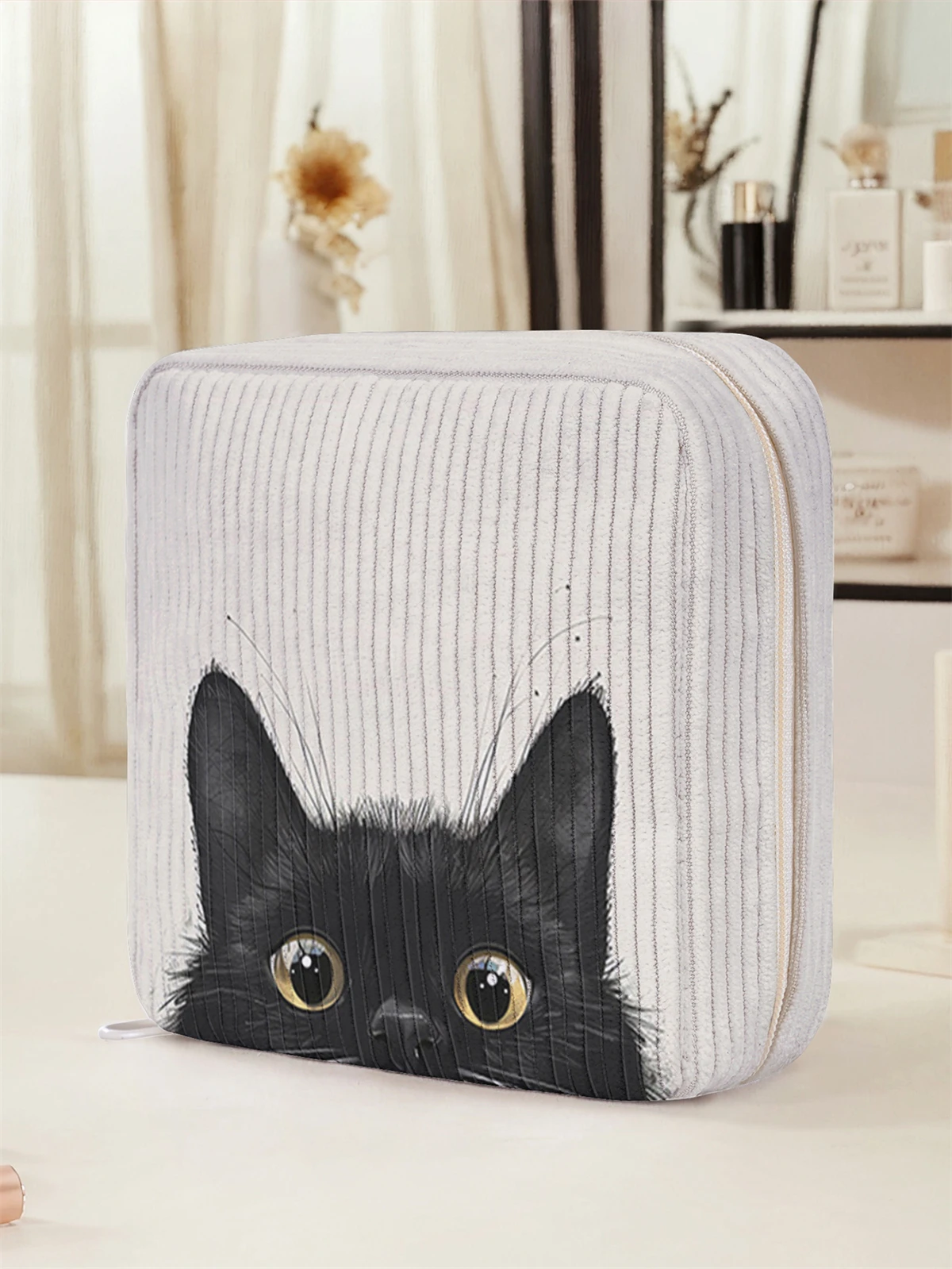 Cute cat pattern printed sanitary napkin storage bag, women's lightweight tissue bag, sanitary tissue bag